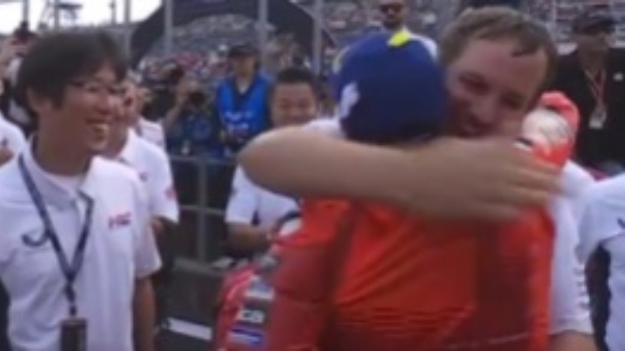 Márquez no olvida: así fue el emotivo gesto de Marc con todo el equipo de Honda