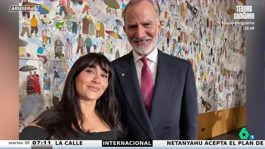 Un selfie viral y un lapsus al saludar al rey: así fue el encuentro de Aitana con Felipe VI en los Premios Vanguardia Un selfie viral y un lapsus al saludar al rey: así fue el encuentro de Aitana con Felipe VI en los Premios Vanguardia