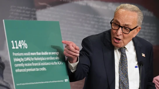 El líder de la minoría demócrata en el Senado, Chuck Schumer, en una comparecencia horas antes del cierre del Gobierno El líder de la minoría demócrata en el Senado, Chuck Schumer, en una comparecencia horas antes del cierre del Gobierno