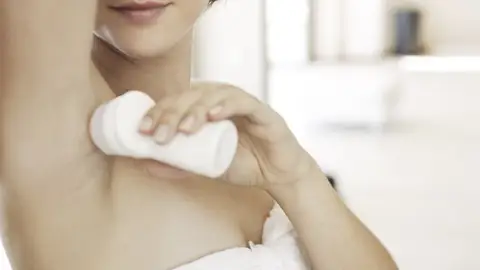 Los desodorantes con aluminio no causan cáncer de mama: el origen del bulo Los desodorantes con aluminio no causan cáncer de mama: el origen del bulo