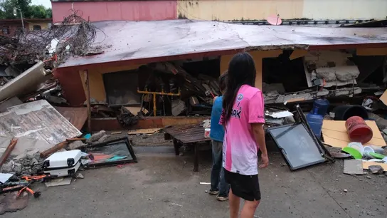Casa derrumbada tras el seísmo en Filipinas. Casa derrumbada tras el seísmo en Filipinas.