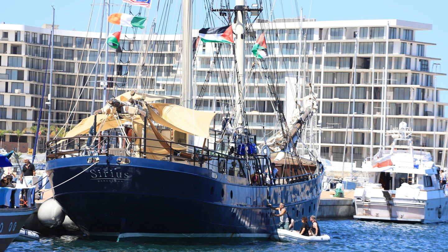 Uno de los barcos de la Flotilla parte desde Túnez Uno de los barcos de la Flotilla parte desde Túnez