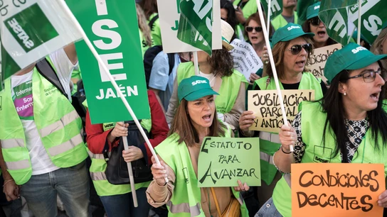 Personal sanitario durante una concentración para exigir la aprobación de un nuevo Estatuto Marco, frente al Ministerio de Sanidad Personal sanitario durante una concentración para exigir la aprobación de un nuevo Estatuto Marco, frente al Ministerio de Sanidad