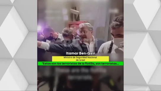 El desafiante video del ministro ultra israelí Gvir frente a los arrestados de la Global Sumud Flotilla: "Son terroristas; no hay ayuda humanitaria" El desafiante video del ministro ultra israelí Gvir frente a los arrestados de la Global Sumud Flotilla: "Son terroristas; no hay ayuda humanitaria"