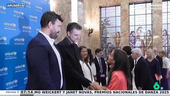 El saludo viral de la reina Letizia con Pau y Marc Gasol: "Es difícil competir con su altura" El saludo viral de la reina Letizia con Pau y Marc Gasol: "Es difícil competir con su altura"