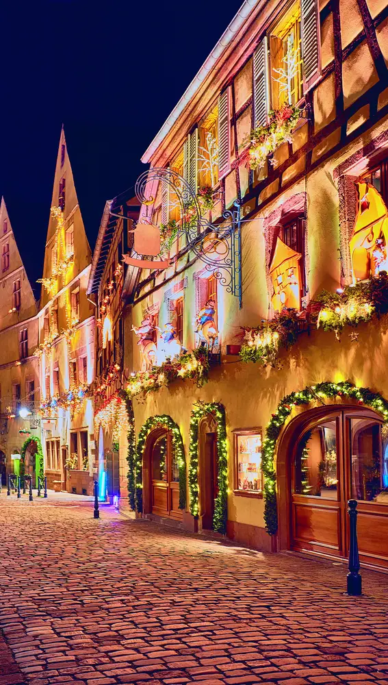 El pueblo de Kaysersberg, Francia, en Navidad El pueblo de Kaysersberg, Francia, en Navidad