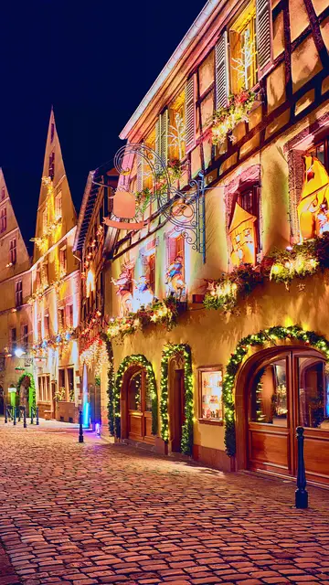 El pueblo de Kaysersberg, Francia, en Navidad El pueblo de Kaysersberg, Francia, en Navidad