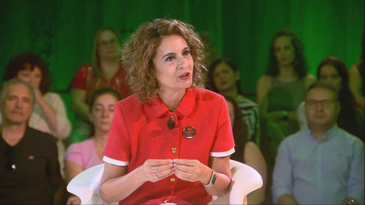 Montero habla de "colapso del sistema sanitario" tras las agónicas esperas de las víctimas del cribado de cáncer de mama
