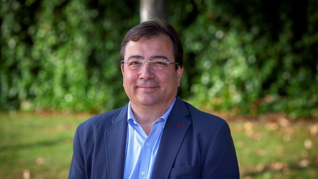 El mundo de la política lamenta la muerte de Fernández Vara: "Te vas cuando más falta hacen políticos y buenas personas como tú"