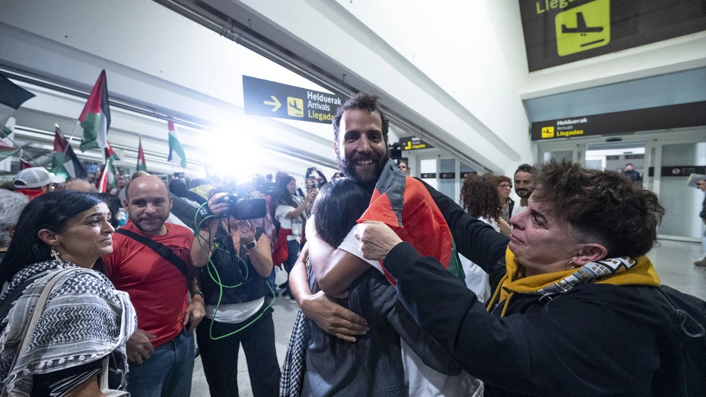 Varios activistas de la Global Sumud Flotilla a su llegada al Aeropuerto en Bilbao, Vizcaya, País Vasco (España) Varios activistas de la Global Sumud Flotilla a su llegada al Aeropuerto en Bilbao, Vizcaya, País Vasco (España)