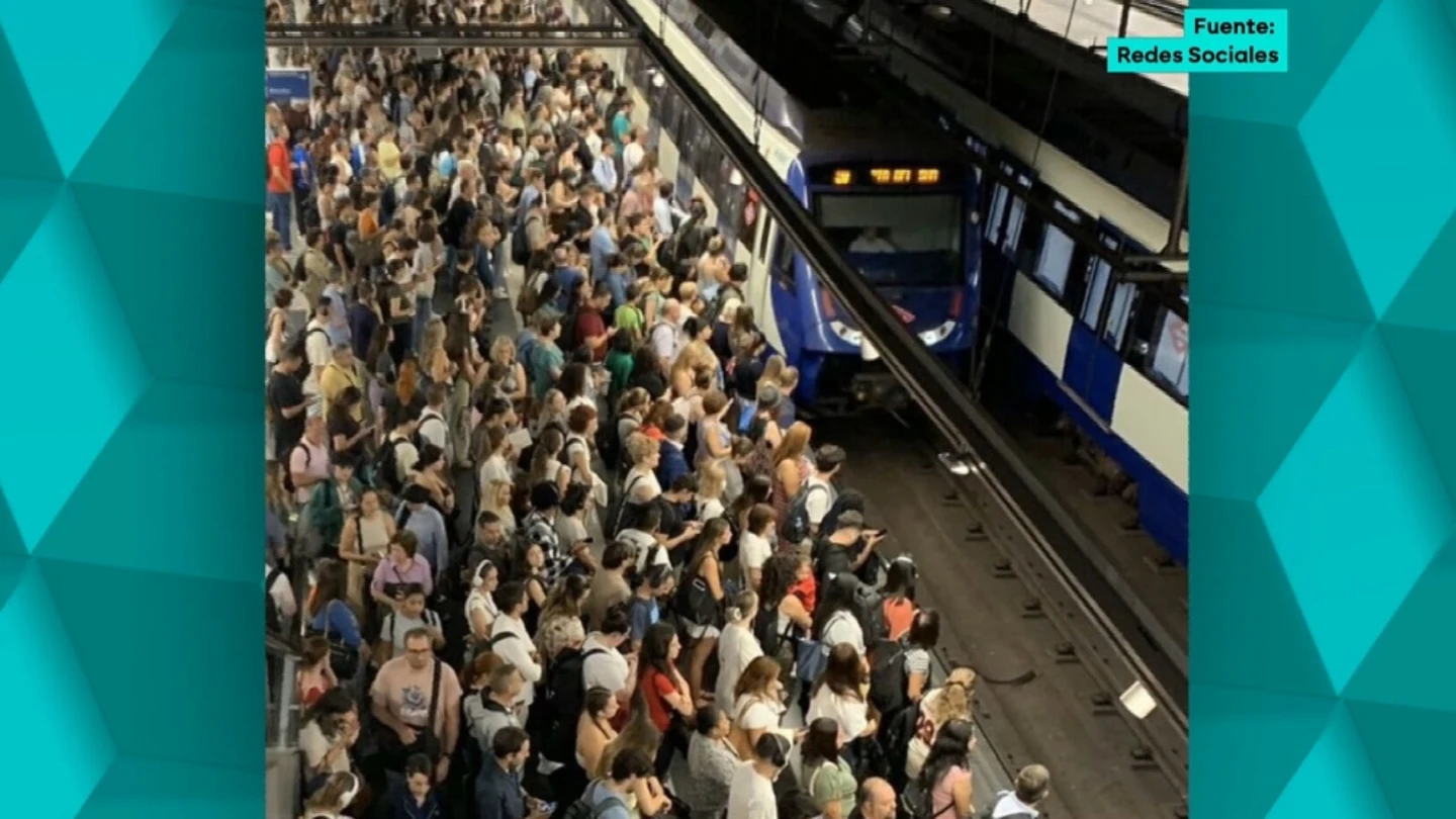 Sin aire, sin espacio y con mucha paciencia: relato del caos para coger el metro en Madrid (y no, no es algo puntual) Sin aire, sin espacio y con mucha paciencia: relato del caos para coger el metro en Madrid (y no, no es algo puntual)