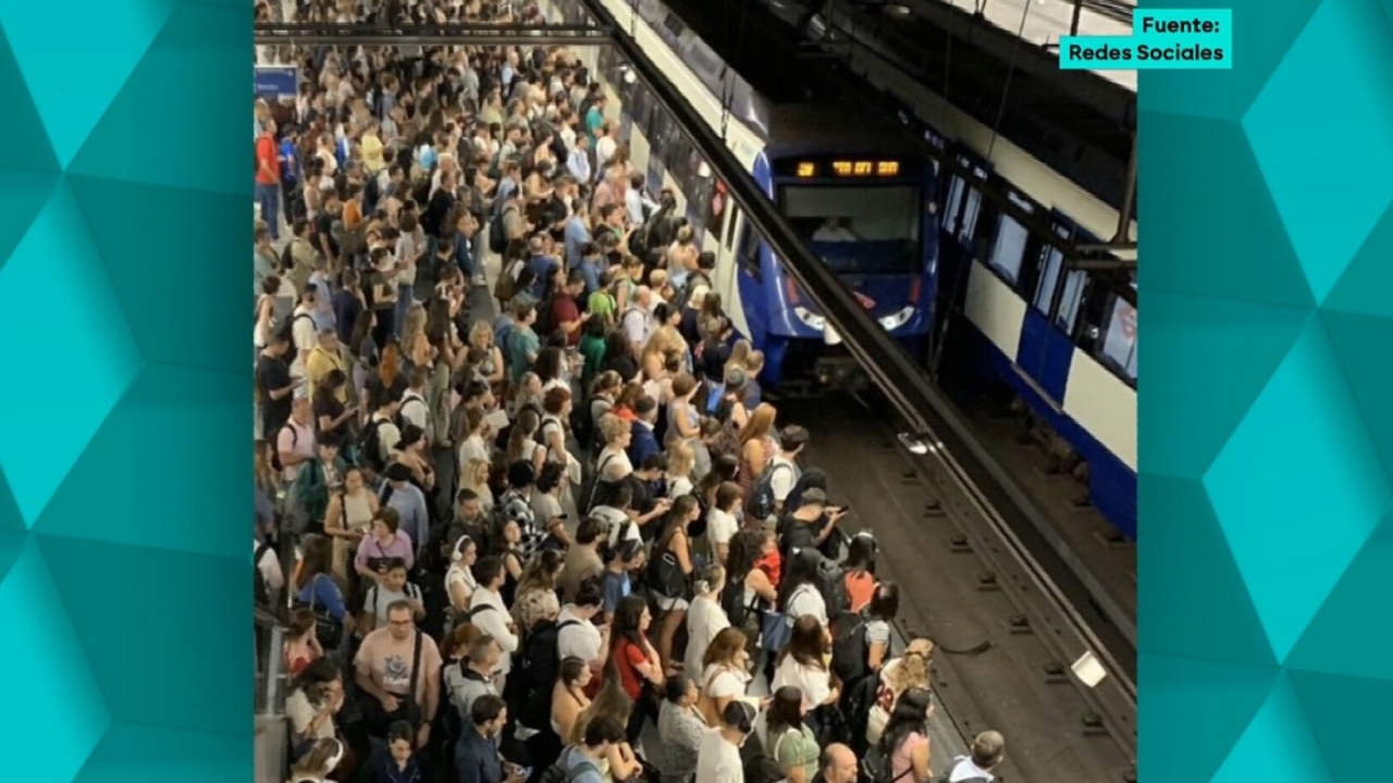 Sin aire, sin espacio y con mucha paciencia: relato del caos para coger el metro en Madrid (y no, no es algo puntual)