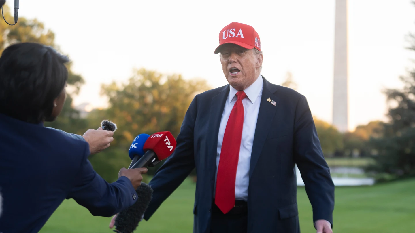 El presidente de Estados Unidos, Donald Trump, habla con los medios de comunicación en la Casa Blanca El presidente de Estados Unidos, Donald Trump, habla con los medios de comunicación en la Casa Blanca