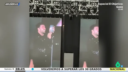 Antonio Orozco llama a Pablo López en pleno concierto para felicitarle por su boda y le pilla dando un concierto Antonio Orozco llama a Pablo López en pleno concierto para felicitarle por su boda y le pilla dando un concierto