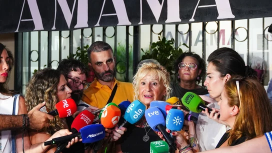 Ángela Claverol atiende a los medios de comunicación en la sede de Amama Ángela Claverol atiende a los medios de comunicación en la sede de Amama