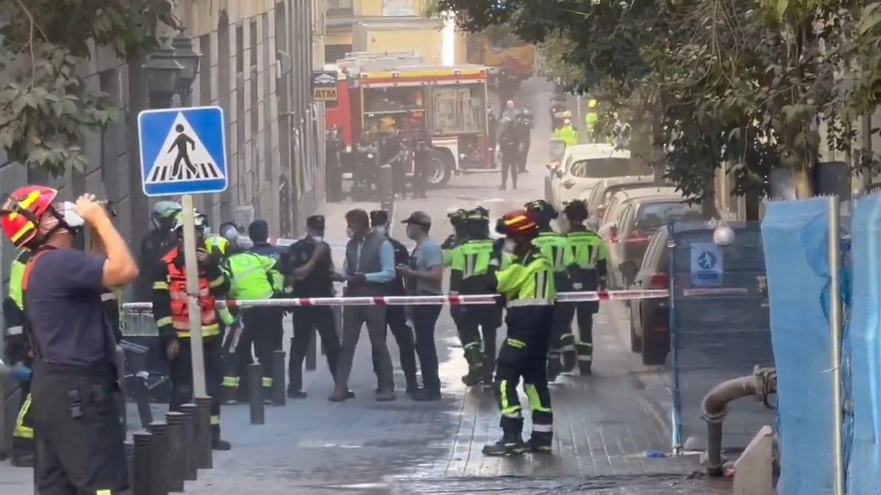 Al menos dos desaparecidos y un herido tras derrumbarse un edificio en obras en el centro de Madrid
