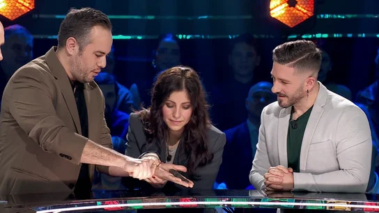 Jorge Blass sorprende a los concursantes de Tesoro y Cacharro con un truco de magia Jorge Blass sorprende a los concursantes de Tesoro y Cacharro con un truco de magia