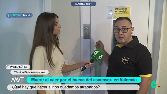 Un técnico de ascensores explica qué hay que hacer si nos quedamos atrapados: "Nunca hay que intentar abrir la puerta" La muerte de un hombre tras caer por el hueco del ascensor lleva a Más Vale Tarde a analizar con Pablo López, técnico de ascensores, los pasos a seguir en el caso de que nos quedemos atrapados en uno de ellos.