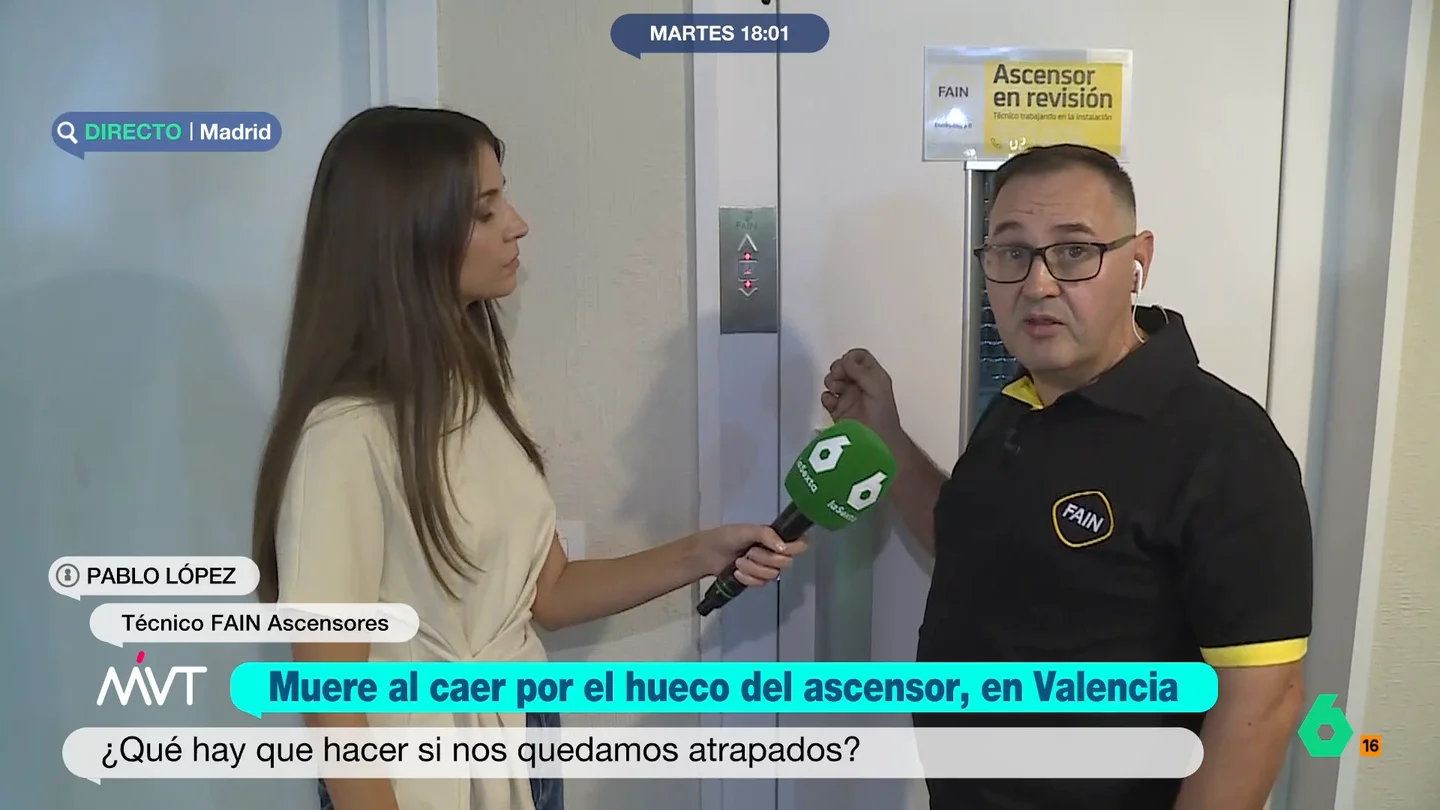 Un técnico de ascensores explica qué hay que hacer si nos quedamos atrapados: "Nunca hay que intentar abrir la puerta" La muerte de un hombre tras caer por el hueco del ascensor lleva a Más Vale Tarde a analizar con Pablo López, técnico de ascensores, los pasos a seguir en el caso de que nos quedemos atrapados en uno de ellos.