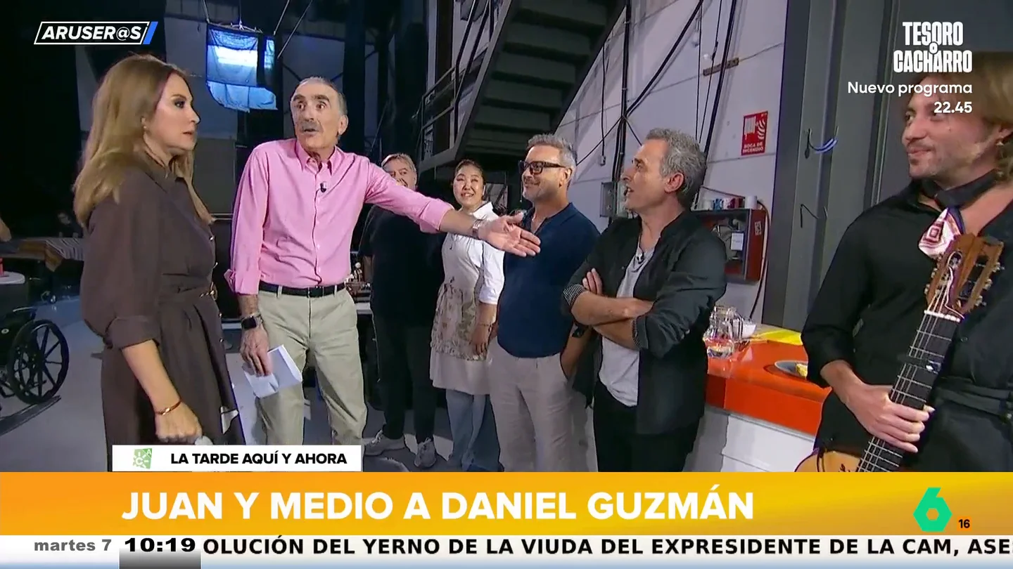Juan y Medio a Daniel Guzmán: "Si vierais lo que este hombre pierde desnudo..." Juan y Medio a Daniel Guzmán: "Si vierais lo que este hombre pierde desnudo..."