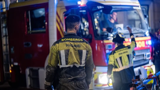 Bomberos de Madrid desplegados en las inmediaciones del edificio derrumbado este martes en el centro de la capital. Bomberos de Madrid desplegados en las inmediaciones del edificio derrumbado este martes en el centro de la capital.