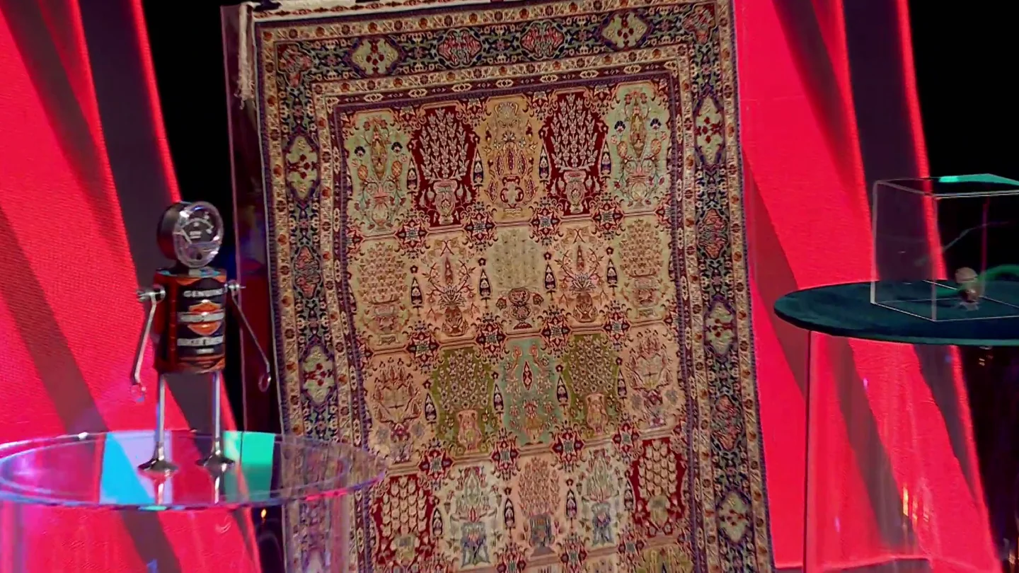 Los 50.000 euros se van volando de las manos de Juan y Andrea en la alfombra turca que acaban de descartar Los 50.000 euros se van volando de las manos de Juan y Andrea en la alfombra turca que acaban de descartar