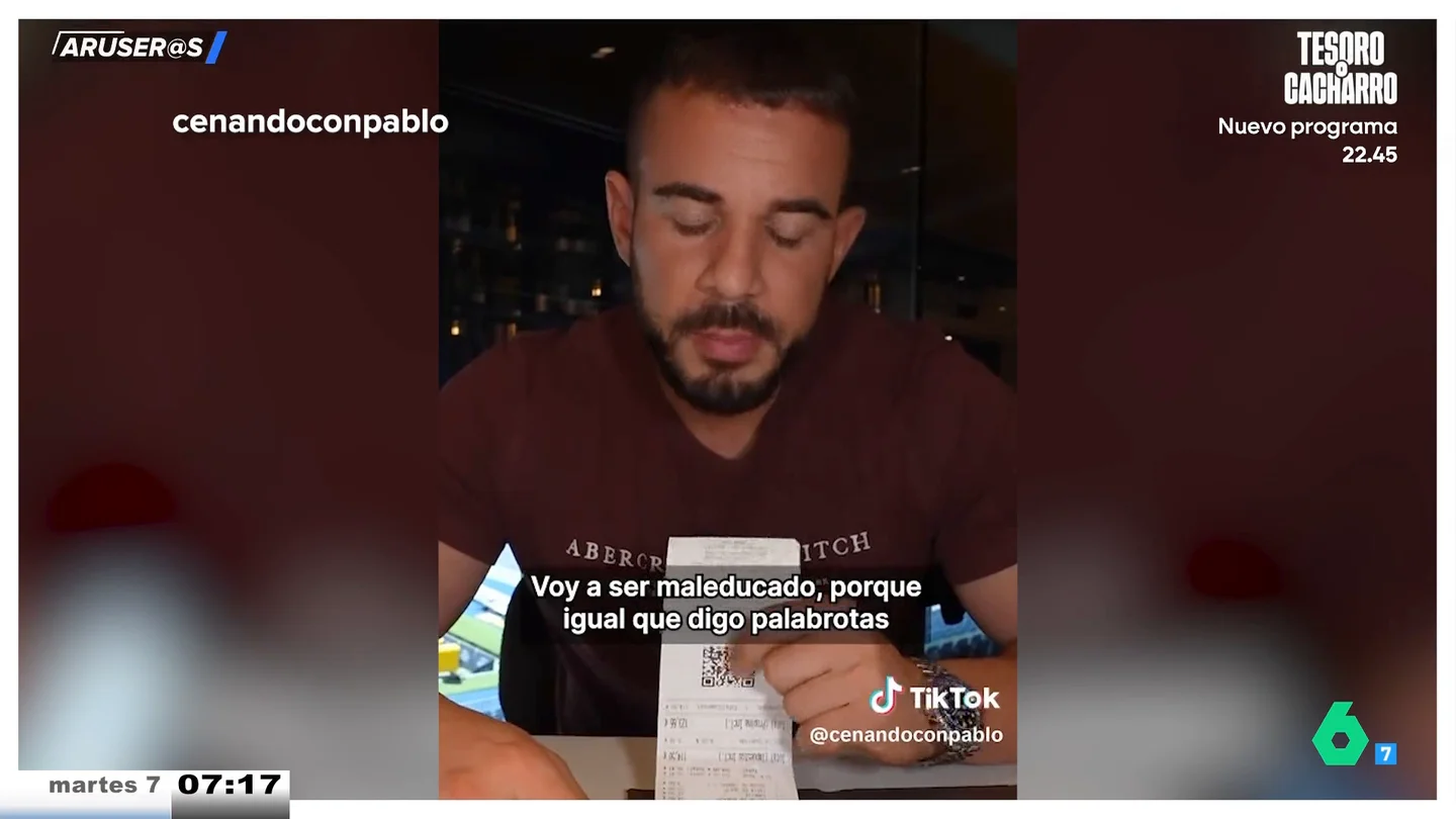 El enfado de un cliente cuando en un restaurante del Bernabéu le piden "una propina de sugerencia": "Esto es muy feo, voy a ser maleducado" El enfado de un cliente cuando en un restaurante del Bernabéu le piden "una propina de sugerencia": "Esto es muy feo, voy a ser maleducado"