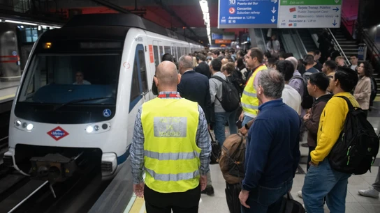 La estación de Nuevos Ministerios, del Metro de Madrid, abarrotada de pasajeros La estación de Nuevos Ministerios, del Metro de Madrid, abarrotada de pasajeros