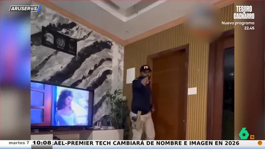 Un policía municipal multa a su propia mujer por conducir sin cinturón de seguridad: "La pagará él y ella le pondrá los cuernos con otro" Un policía municipal multa a su propia mujer por conducir sin cinturón de seguridad: "La pagará él y ella le pondrá los cuernos con otro"