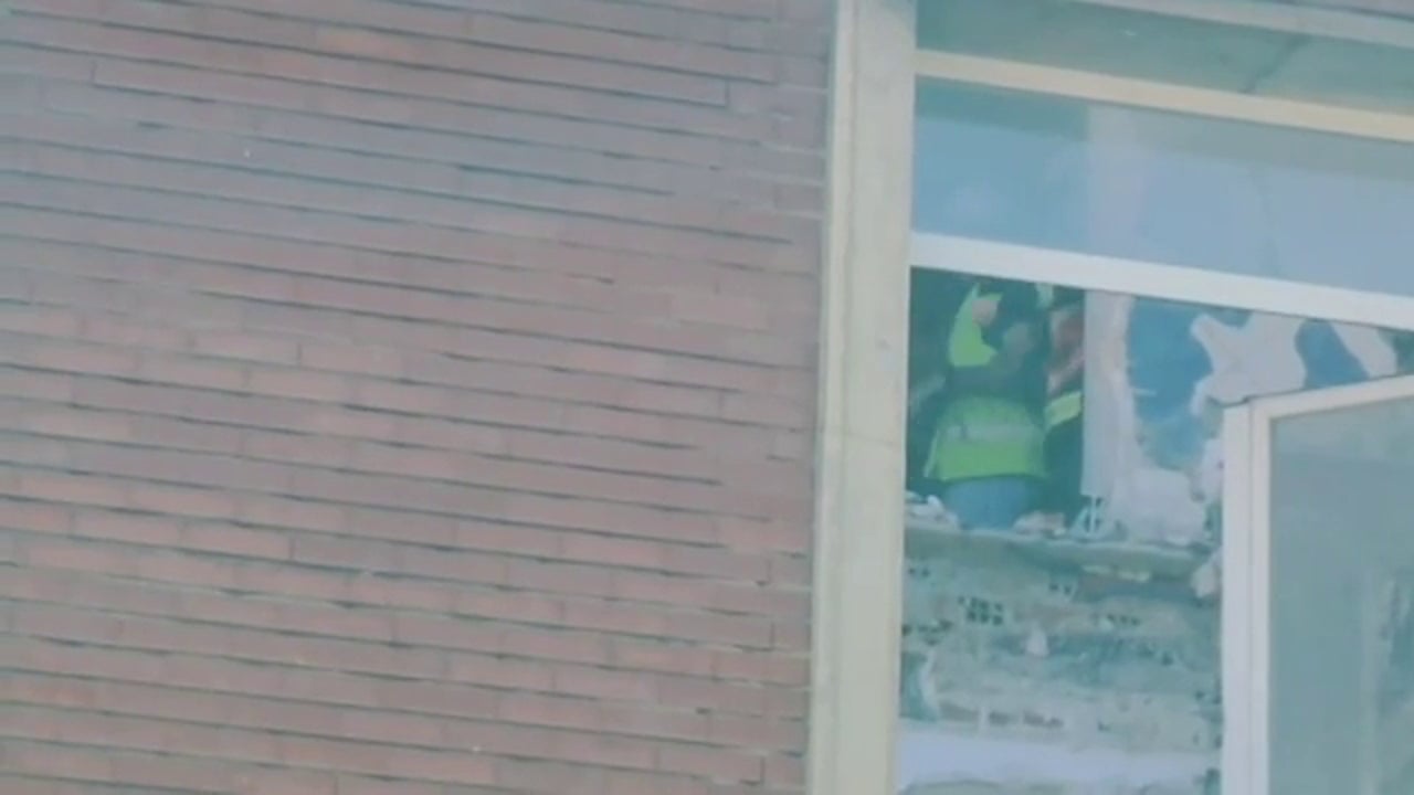 Los vídeos del derrumbe de un edificio en Madrid: así ha quedado el bloque tras la caída de los forjados