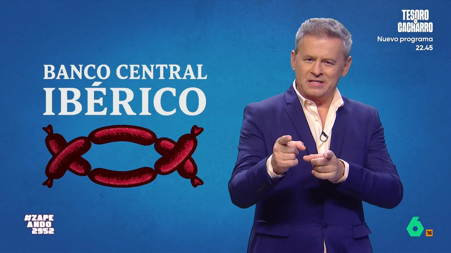 Zapeando 'presenta' el 'Banco Central Ibérico': "¿Tienes chistorras en tu casa sin que te generen intereses?" Miki Nadal presenta este nuevo banco después de que Koldo García, supuestamente, llame a los billetes de 500 euros 'chistorras'. No te pierdas todo lo que 'ofrece' el nuevo 'Banco Central Ibérico' en el vídeo principal.