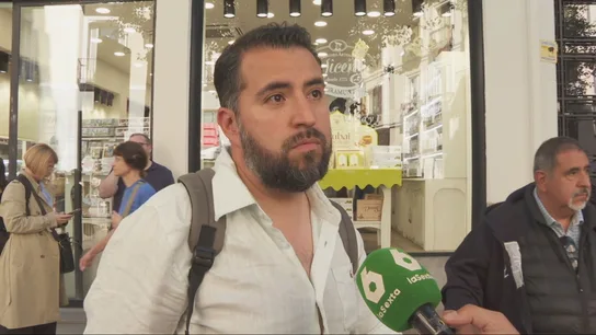 "Sentimos como si temblara y un ruido muy fuerte": los testigos del derrumbe de un edificio en el centro de Madrid cuentan el susto "Sentimos como si temblara y un ruido muy fuerte": los testigos del derrumbe de un edificio en el centro de Madrid cuentan el susto