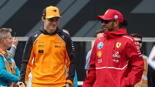 Oscar Piastri y Lewis Hamilton Oscar Piastri y Lewis Hamilton