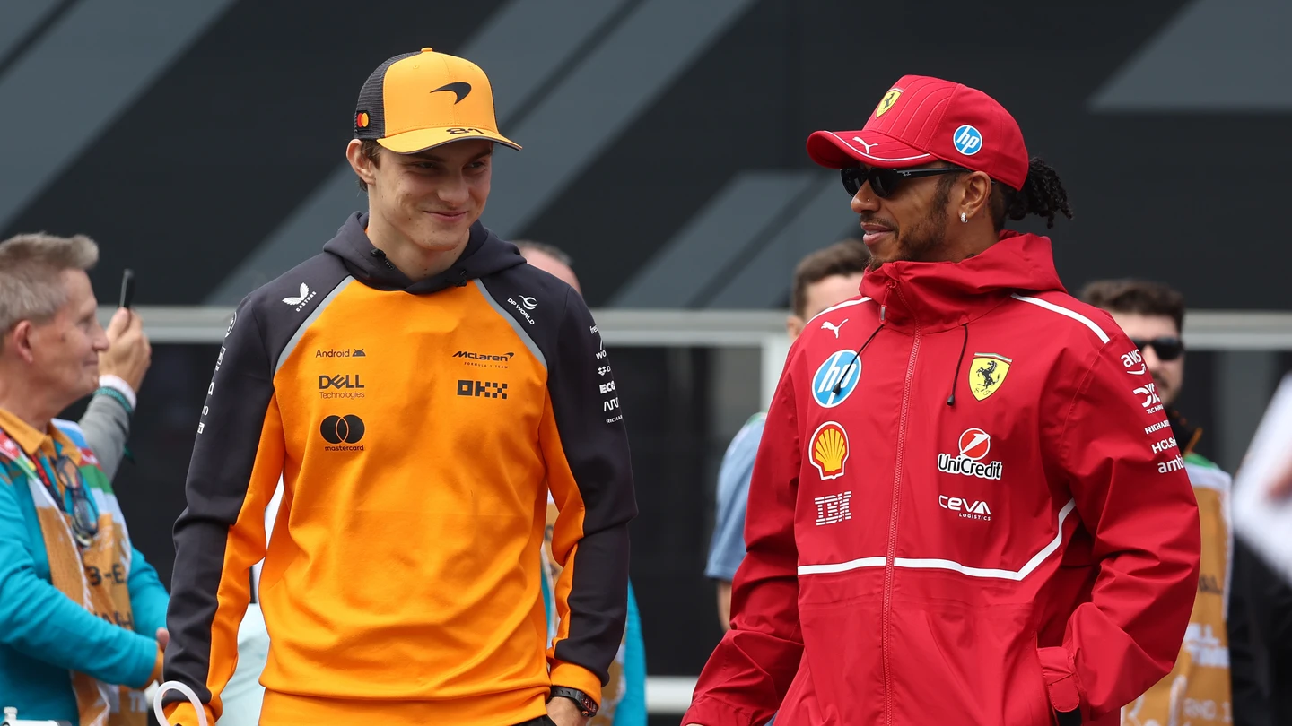 Oscar Piastri y Lewis Hamilton Oscar Piastri y Lewis Hamilton
