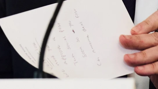 Nota entregada por Marco Rubio a Donald Trump. Nota entregada por Marco Rubio a Donald Trump.