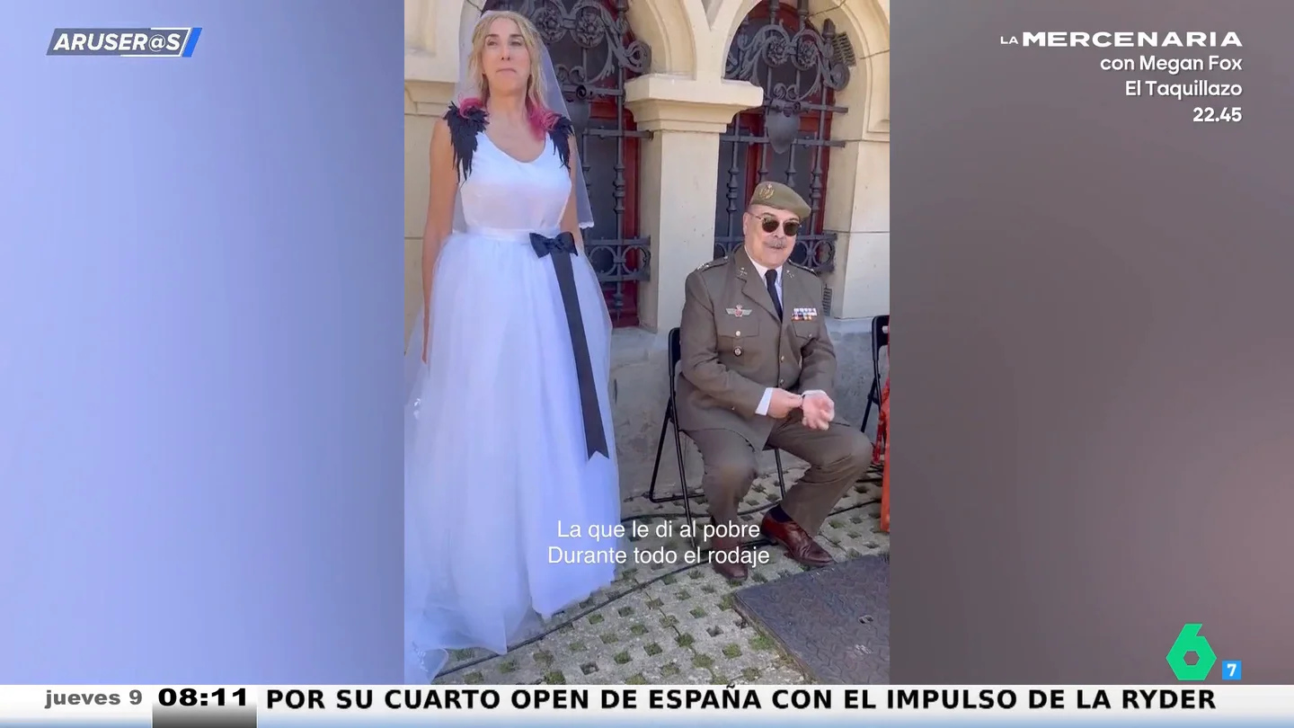 El vídeo de Paz Padilla sacando de quicio a Antonio Resines en un rodaje: "¡Quitadme a esta tía de encima!" El vídeo de Paz Padilla sacando de quicio a Antonio Resines en un rodaje: "¡Quitadme a esta tía de encima!"