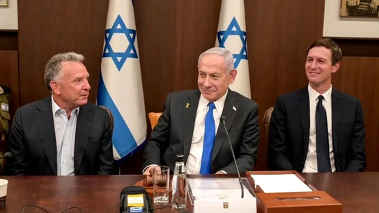 Los enviados estadounidenses Steve Witkoff y Jared Kushner asisten a una reunión del gobierno israelí. Los enviados estadounidenses Steve Witkoff y Jared Kushner asisten a una reunión del gobierno israelí.