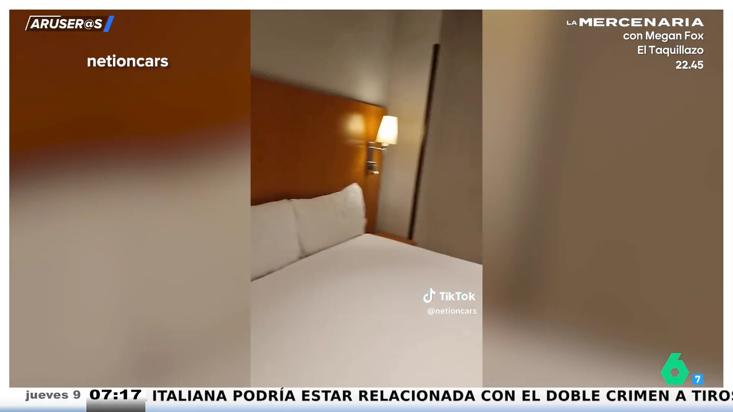 El vídeo de la queja viral de una joven por la falta de enchufes en una suite de lujo: "¿Dónde cargo el móvil?" El vídeo de la queja viral de una joven por la falta de enchufes en una suite de lujo: "¿Dónde cargo el móvil?"