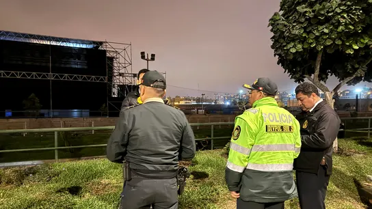 Agentes de la Policía Nacional de Perú custodian la zona donde se registró un tiroteo contra la banda peruana de cumbia Agua Marina Agentes de la Policía Nacional de Perú custodian la zona donde se registró un tiroteo contra la banda peruana de cumbia Agua Marina