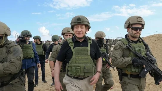 Benjamin Netanyahu acompañando a sus tropas en una imagen de archivo. Benjamin Netanyahu acompañando a sus tropas en una imagen de archivo.