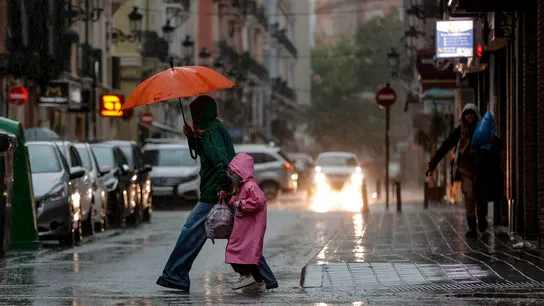 Imagen de archivo de una tormenta descargando en la ciudad de Valencia. Imagen de archivo de una tormenta descargando en la ciudad de Valencia.