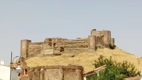 Castillo de Montemolín Castillo de Montemolín