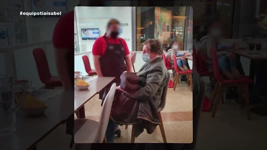 La camarera que atendió a la tía Isabel señala a Arancha Palomino: "Tenía aires de grandeza y victimismo" La camarera que se encontró a la tía Isabel ocho horas sentada en su restaurante: "Arancha se peleó conmigo, tenía aires de grandeza y victimismo"