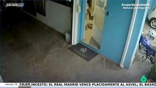 ¿Un fantasma en la funeraria?: El espeluznante vídeo que deja helados a los Aruser@s ¿Un fantasma en la funeraria?: El espeluznante vídeo que deja helados a los Aruser@s
