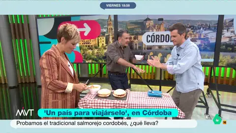 Iñaki López canta a Luis Calero para agradecerle que haya traído salmorejo: "Venga, Luis, sal a bailar..." El reportero ha viajado hasta Córdoba para conocer los lugares más emblemáticos de la ciudad andaluza. Además, ha podido probar uno de sus platos más tradicionales: el salmorejo.