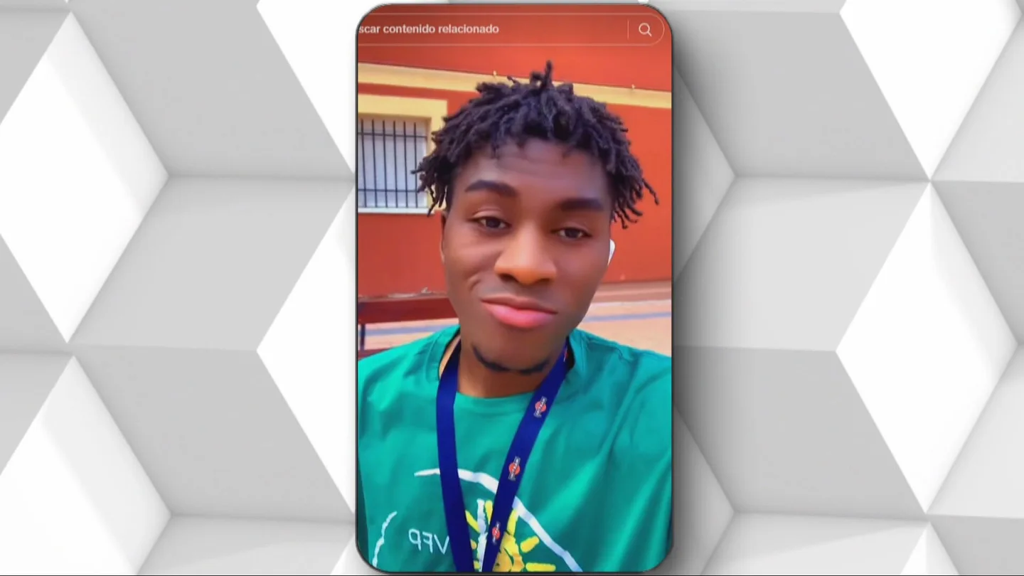 Llegó solo desde Guinea, empezó de cero y era feliz en Madrid: la historia de Alfa, el joven que murió en el derrumbe de la calle Hileras Llegó solo desde Guinea, empezó de cero y era feliz en Madrid: la historia de Alfa, el joven que murió en el derrumbe de la calle Hileras