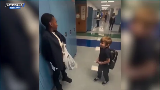 El entrañable vídeo viral del niño que le pide a su madre que le compre unas zapatillas a su amigo: "Qué bonita es la amistad" El entrañable vídeo viral del niño que le pide a su madre que le compre unas zapatillas a su amigo: "Qué bonita es la amistad"