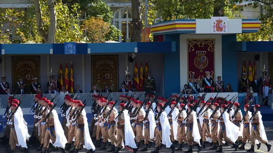 Vista general del desfile de las Fuerzas Armadas con motivo de la Fiesta Nacional este domingo en Madrid Vista general del desfile de las Fuerzas Armadas con motivo de la Fiesta Nacional este domingo en Madrid