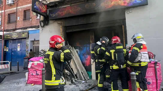 Los Bomberos, en un incendio en el distrito de Usera Los Bomberos, en un incendio en el distrito de Usera