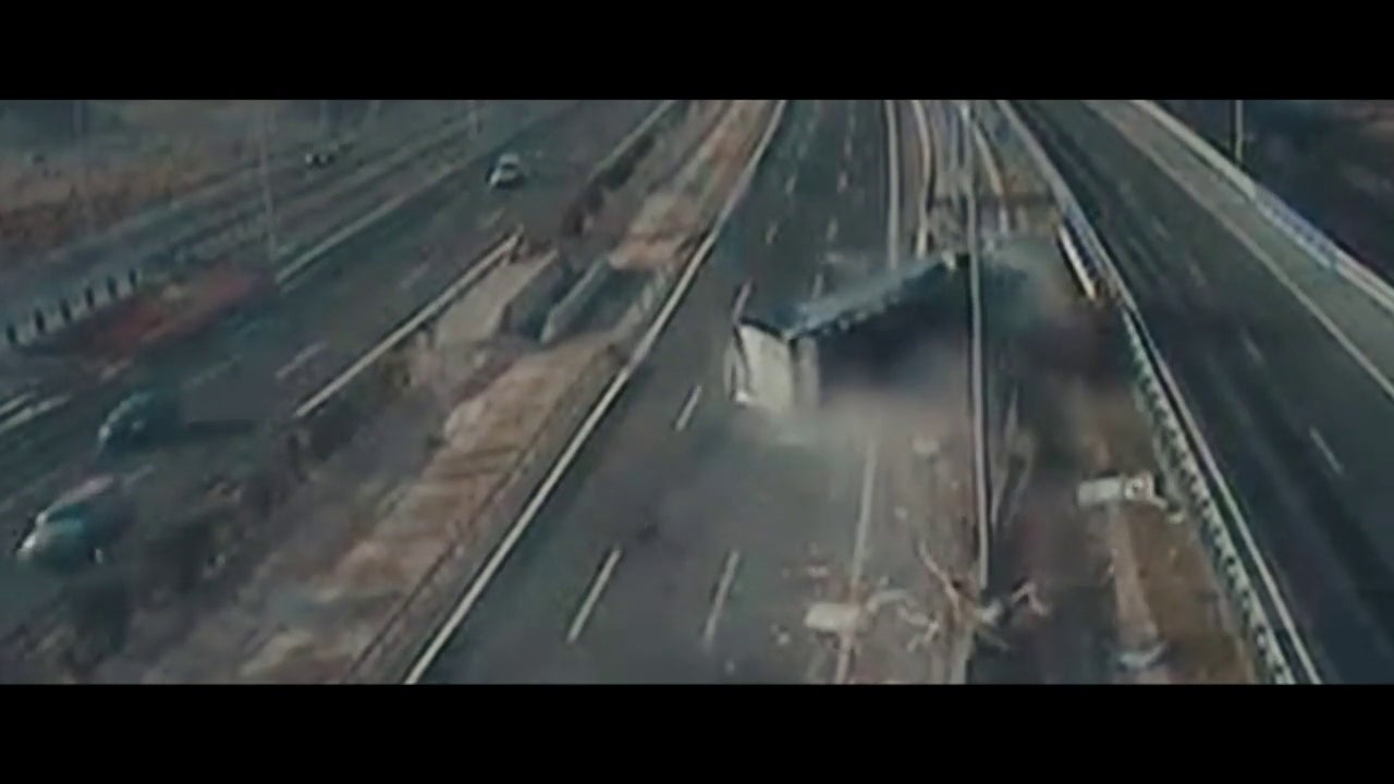 Los transportistas españoles afectados por el caso Goodyear rompen su silencio: "Un camionero más o menos les importa un pepino"